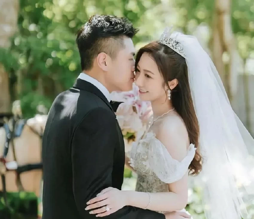 娛樂圈迎來連串喜訊，恭喜、她結婚了，雖然很突然！「號稱最美的港姐」的她，近期、終於證明了自己的演技和實力、走出了一個高潮