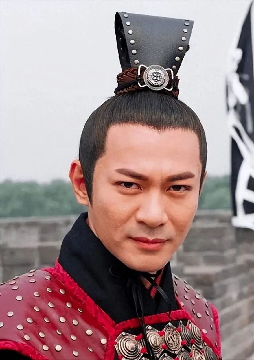TVB昔日男神母親離世，消瘦散心無人認出，逛街險被行人撞到