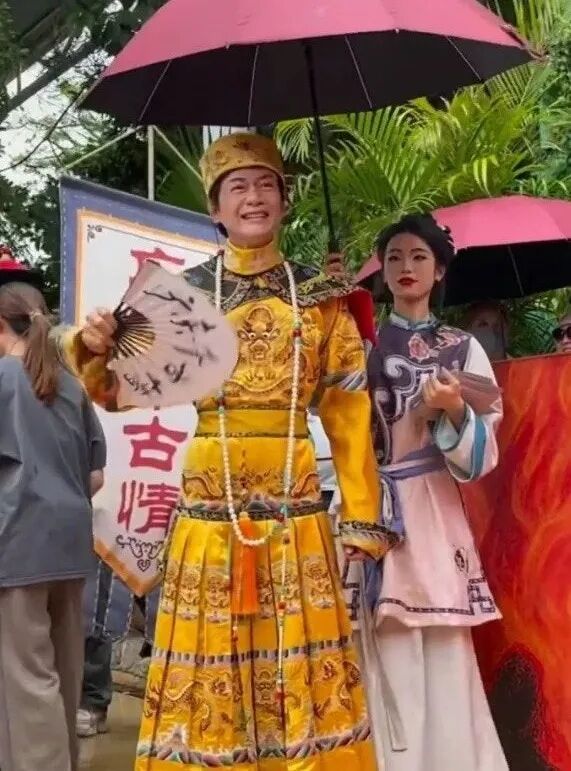 TVB昔日男神母親離世，消瘦散心無人認出，逛街險被行人撞到