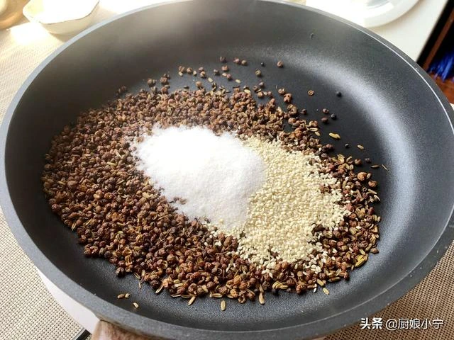 原來自製椒鹽這麼簡單，裡面加點它味道更香，無添加，比買的放心