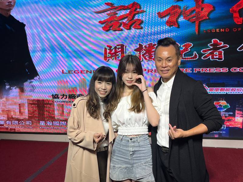 爸爸是八點檔演員！15歲星二代「超仙顏值」驚豔全場　「母女同框」根本是最美姊妹