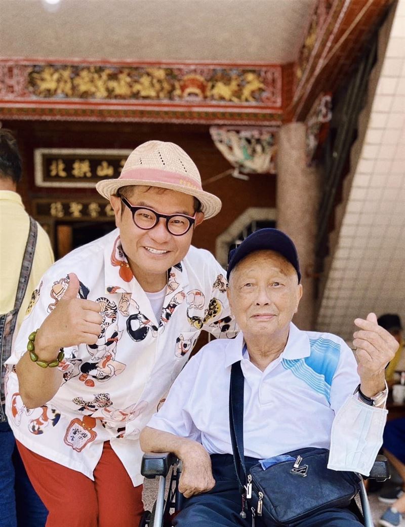 許效舜84歲年邁父親過世！曾任5屆基隆市議員　他慟別：再會啦帥氣老爸