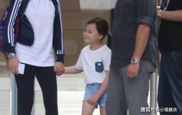 原創             劉德華罕見攜女兒亮相，11歲劉向蕙長相甜美和朱麗倩如複製粘貼