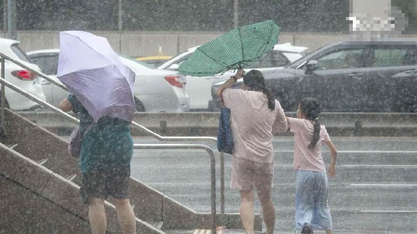 快訊／準颱風潭美「恐升中颱」關鍵轉折時間曝，這兩天風雨最劇「恐放假」