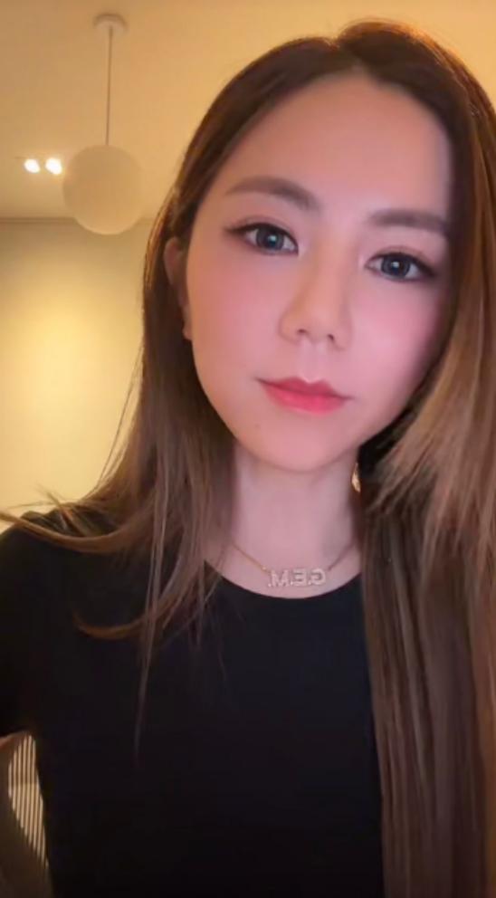 香港知名女星患一病，被母親隱瞞34年，靠意志力硬撐153場巡演