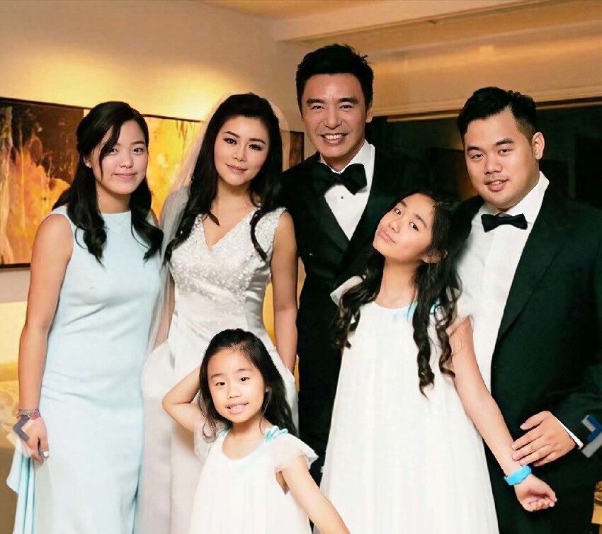 鍾鎮濤35歲兒子告別香港,感慨在當地無人認識,移居上海開咖啡館