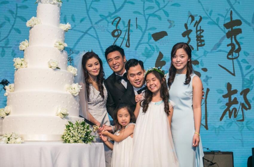 鍾鎮濤35歲兒子告別香港,感慨在當地無人認識,移居上海開咖啡館