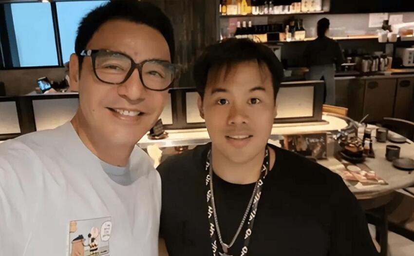 鍾鎮濤35歲兒子告別香港,感慨在當地無人認識,移居上海開咖啡館