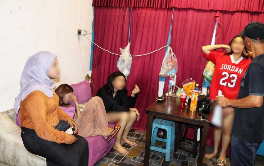 7名巫裔男子在Flat樓里穿女裝，吸引了不少男人前來，遭宗教局找上門逮捕！