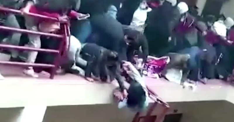 大學生擠垮4樓欄桿！多人摔落至地面「死傷人數曝光」 最小才20歲