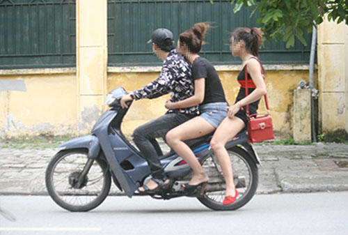 越南旅遊,  騎摩托車的越南少女才是一道美麗的風景 ! 吸引眾多男遊客都不想離去。。。