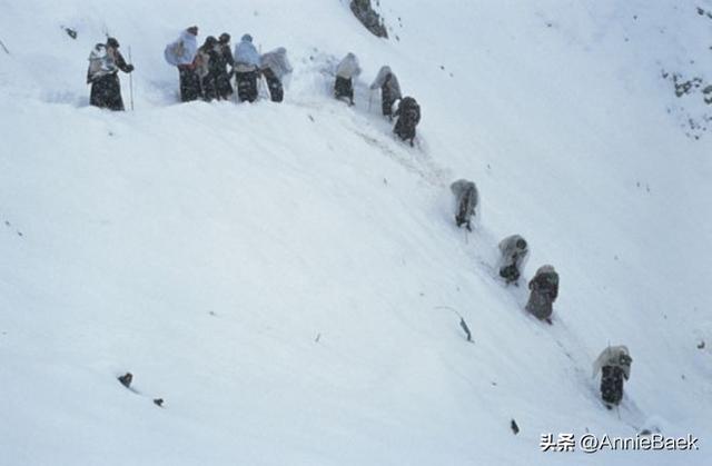 不顧勸阻！17名登山隊員遇難「七年後找到日記」　遺留詭異話語「他們要來了」：快回家...