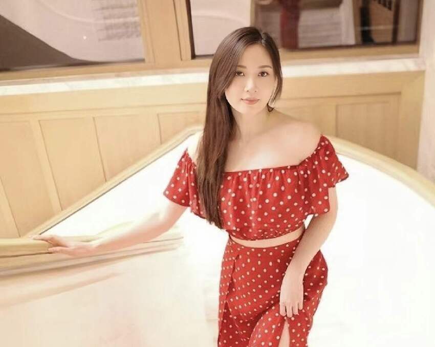 前港姐冠軍自曝有喜歡的人，不排除隨時閃婚，和富二代已成過去