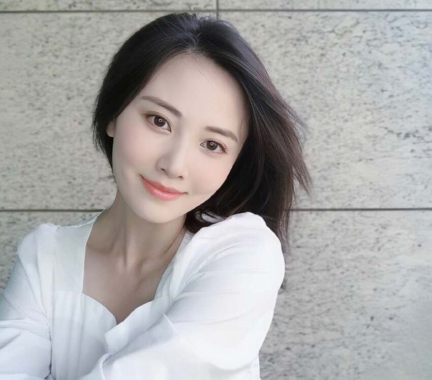 前港姐冠軍自曝有喜歡的人，不排除隨時閃婚，和富二代已成過去