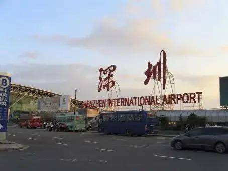 荷蘭富婆和女兒來中國見男友，下飛機就驚訝了：這不是真正的中國