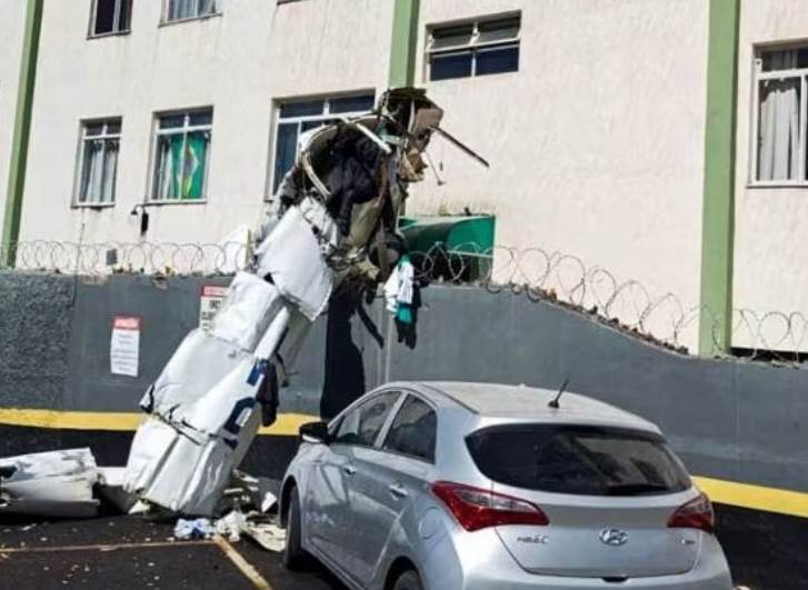 才剛起飛！ 飛機下墜「直衝住宅大樓」死傷曝光