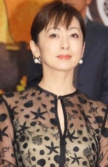 小王頭戴內褲激吻！58歲影后「偷吃14年才離婚」　結縭30年老公「黯然離家」