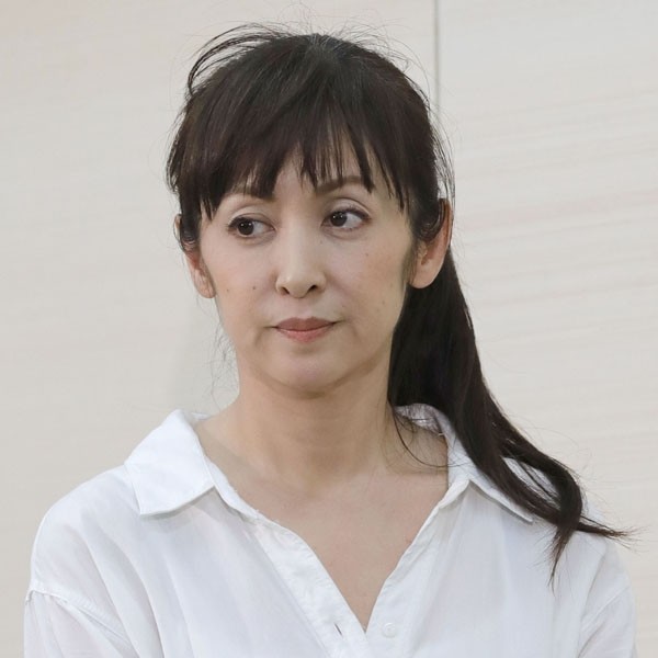 小王頭戴內褲激吻！58歲影后「偷吃14年才離婚」　結縭30年老公「黯然離家」