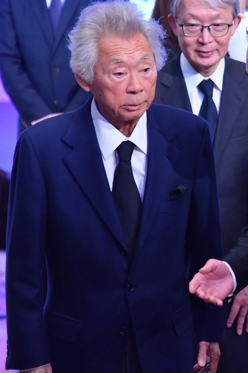 吃牛舌噎到！綜藝天王「驚傳昏迷」搶救中　家屬認「有帕金森氏症病史」