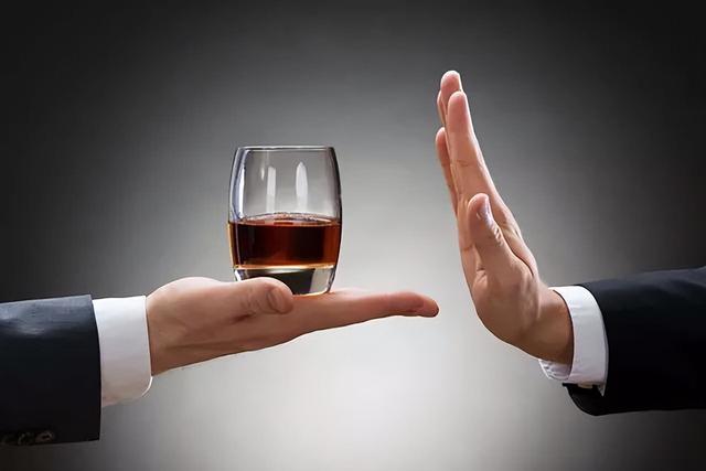 49歲男子尿酸高達760，腎衰離世，醫生惋惜：1種家常菜是「禍根」