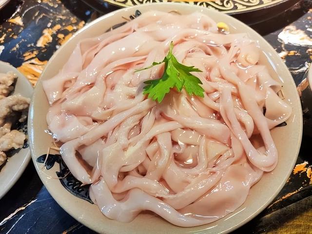 49歲男子尿酸高達760，腎衰離世，醫生惋惜：1種家常菜是「禍根」