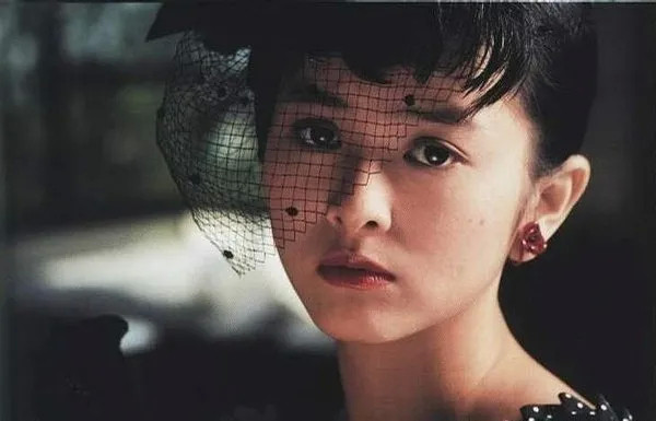 1995年她拒絕林志穎，嫁千億富豪生下一子… 竟成一生惡夢開端
