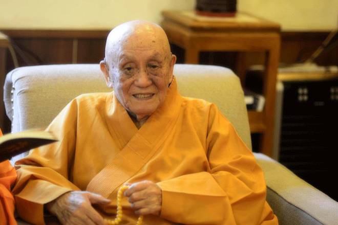 105歲老僧說：燒香拜佛時，心中默念三句話，相當於念經百遍，菩薩自會保佑你
