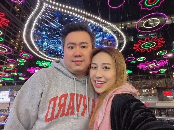 TVB已婚女歌手被指做第三者，男方認與懷孕老婆分居，女歌手再回應