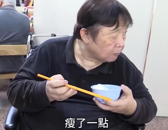 76歲老戲骨晚年凄涼，住養老院月領1.5萬救濟金，瘦54斤兒女不管