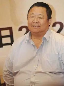 76歲老戲骨晚年凄涼，住養老院月領1.5萬救濟金，瘦54斤兒女不管