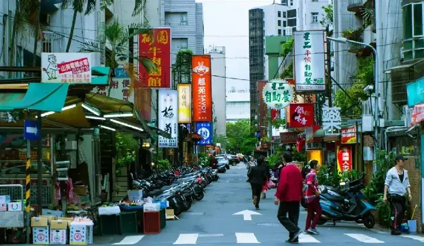 台灣最恐怖公路!32米一個紅燈,3分鐘的路得走1小時,台灣義林路成司機「噩夢」