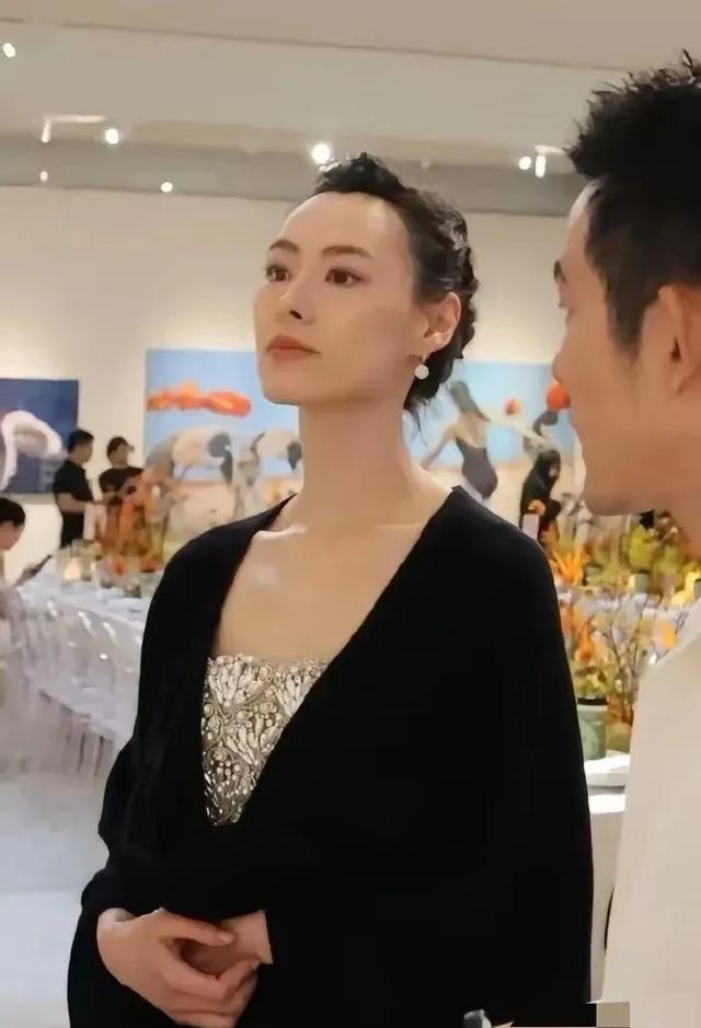 當年「替富商生3子」後狠甩對方!如今大兒子16歲、小兒子15歲「她美得令人屏息」:活成人生贏家