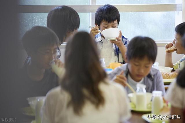 閨蜜老公長腦瘤！我主動「把她兒子接來我家照顧」一住6年　他考上大學離開我家時「要我記得收拾沙發」