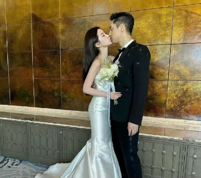 恭喜！香港知名富二代男星曬照宣布結婚，送一捆20萬現金被指炫富