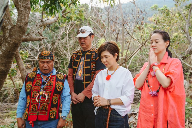 隱瞞多年的秘密！56歲金鐘影后「真實身分竟是原住民公主」，淚揭不敢公開心酸真相：至今仍覺得慚愧...