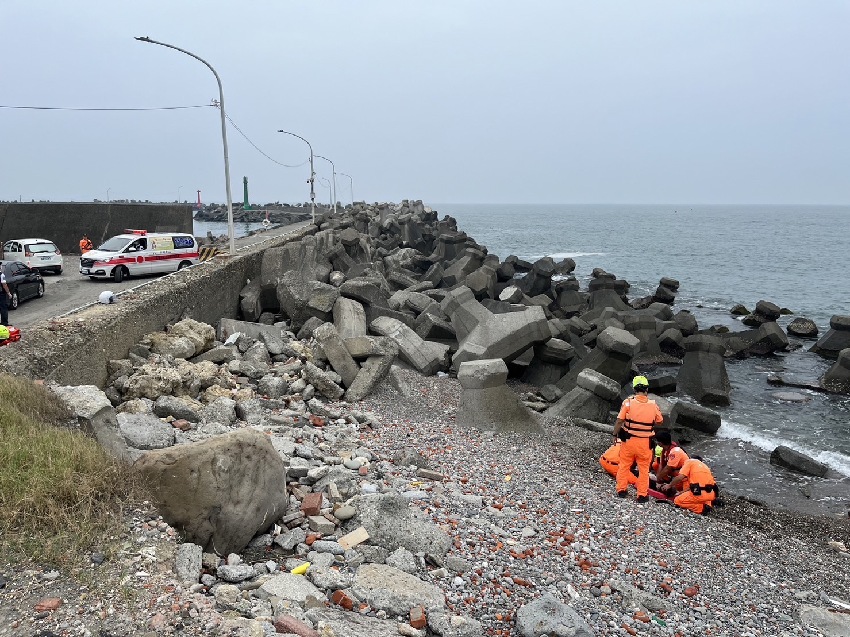 快訊／高雄蚵仔寮飄出「泡爛」男浮屍