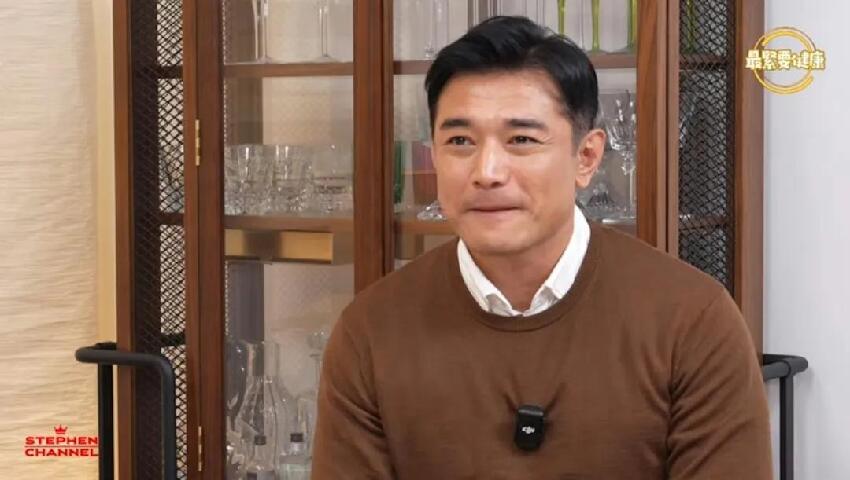 47歲前TVB男星拒讓兒子讀國際學校，坦言人生最遺憾當年沒學好中文