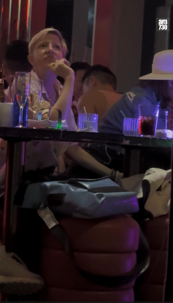 李蕙敏被曝與英國丈夫婚變，已刪光夫妻合照，與同性密友舉止親密