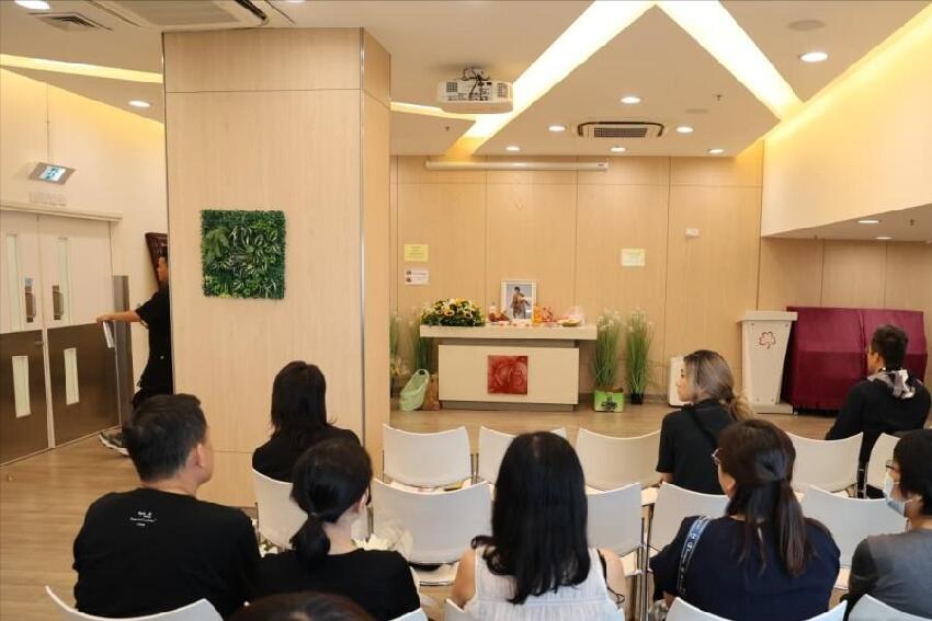 香港音樂人因病離世終年60歲，葬禮低調舉行，好友送別最後一程
