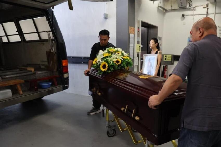 香港音樂人因病離世終年60歲，葬禮低調舉行，好友送別最後一程
