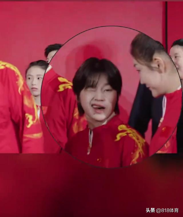 可愛!全紅嬋摟著陳夢變人形掛件,扮鬼臉逗夢姐笑,乾爸馬龍晾一邊