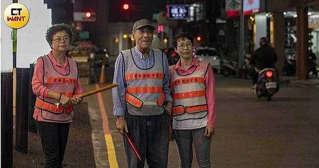 80歲巡守員竟是大咖！當年「主持台灣最紅節目」，如今曝「晚年人生大計」默默守護鄉里