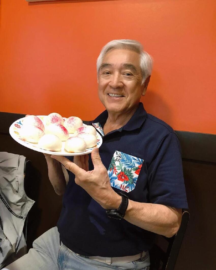 秦沛79歲生日孝順兒女送祝福！放棄退休享福為子鋪路兒子拿獎回報