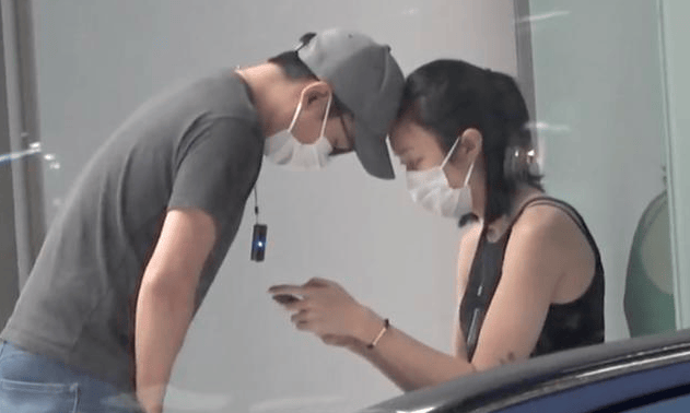 朱玲玲再當婆婆！三兒子霍啟人求婚成功，對方打扮樸素似郭晶晶