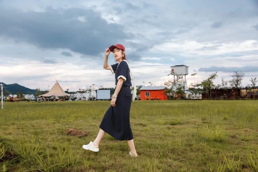 夏天不要穿得太單調！充滿朝氣的穿搭，簡單好看又適合中年女性