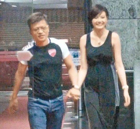 35歲香港「寫真女神」拾二攤演茄呢啡！因性感被TVB封殺11年　與富豪父女相稱翻臉收場