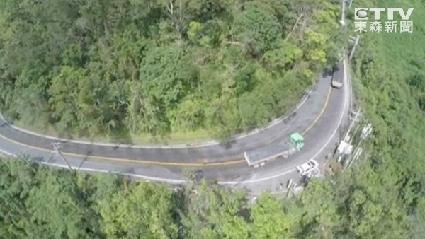 5同學開進蘇花隧道！副駕狂喊「減速，開20就好」被BMW超車　隔天看新聞「全部人都安靜」他：當時有兩個黑衣人...