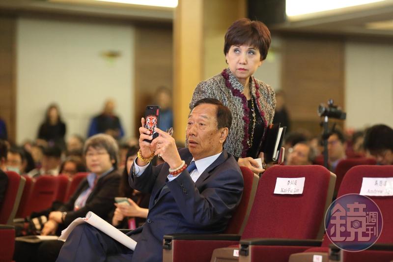 3姐妹登報「列7點踢爆郭台銘」！要郭董趕快出面「網看到第7點傻眼」