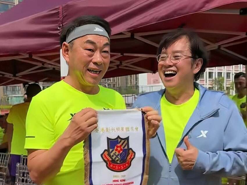 TVB前金牌綠葉將滿70歲，婚內出軌女下屬，轉行賣保險年入百萬