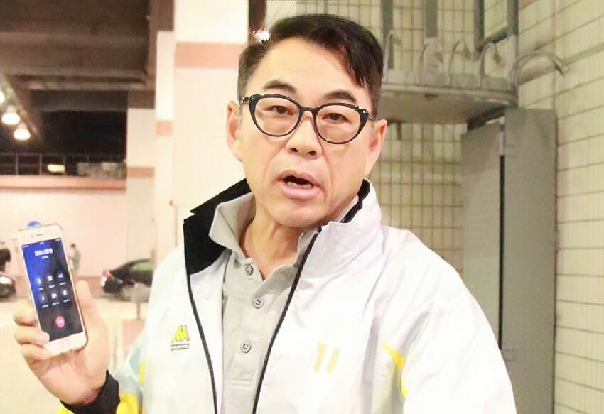 TVB前金牌綠葉將滿70歲，婚內出軌女下屬，轉行賣保險年入百萬